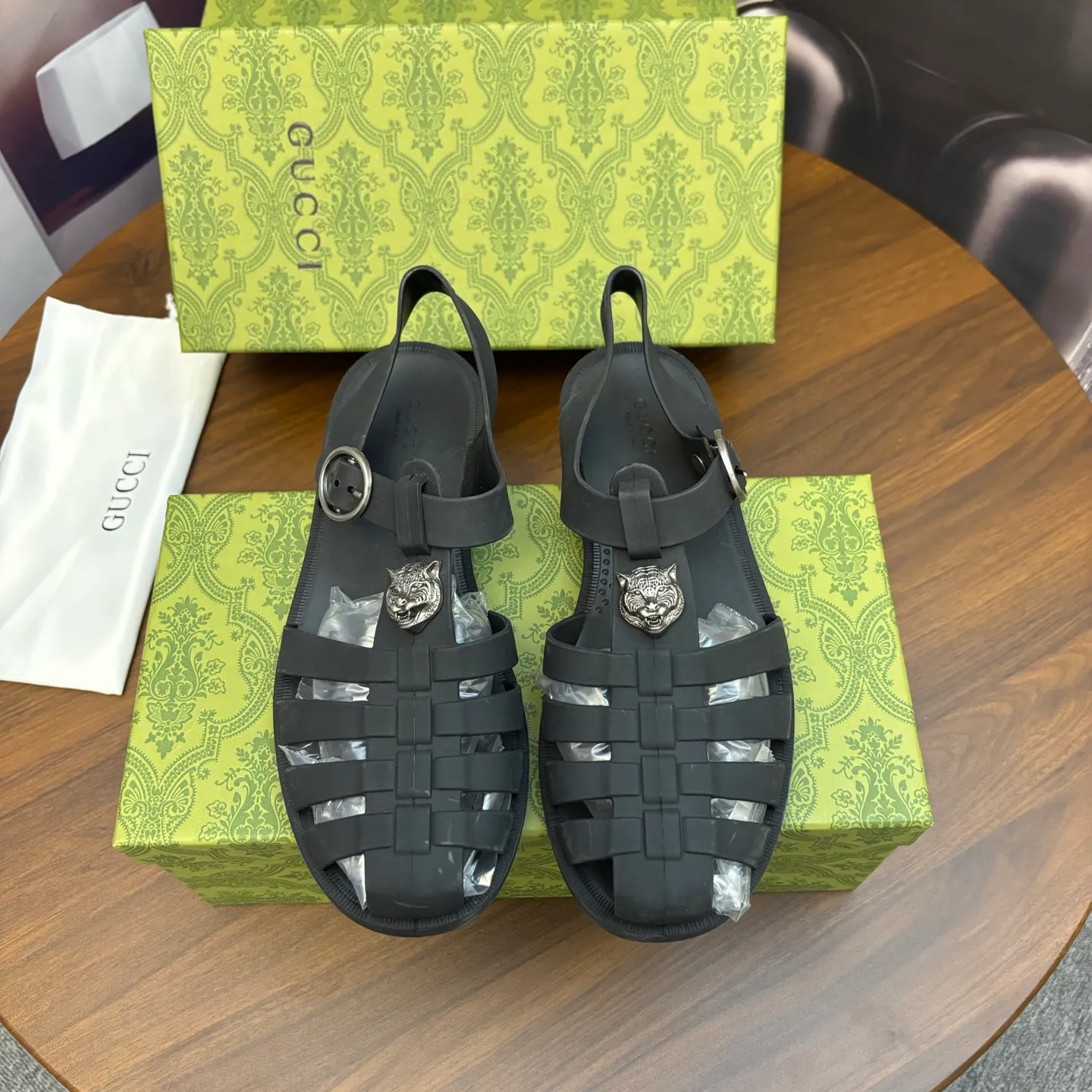 Men's shoes 260💰 [Gucci] Counter quality, top-quality original goods, real photos! Original TPU material, fine workmanship, comfortable; genuine 1:1 replica Size: 36 ~ 46